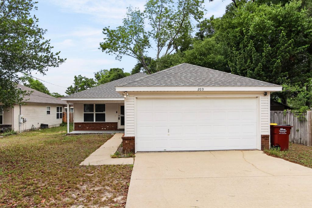 203 8th Avenue, Crestview, FL 32536