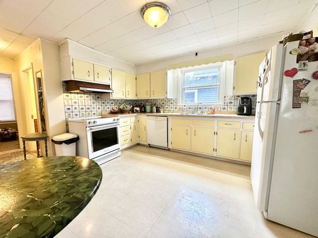 477-479 Calef Road, Manchester, NH 03103