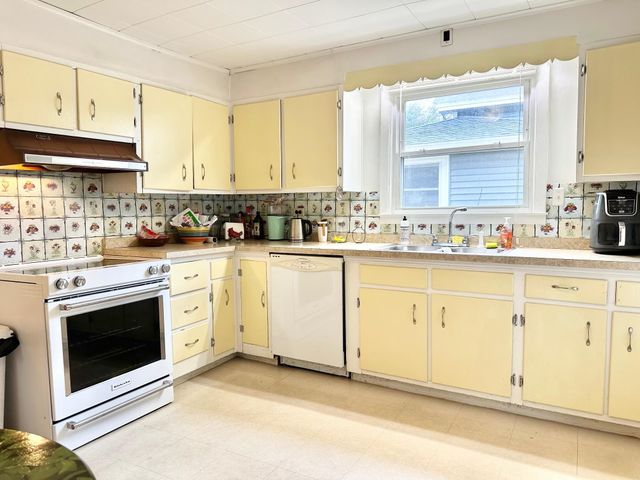 477-479 Calef Road, Manchester, NH 03103