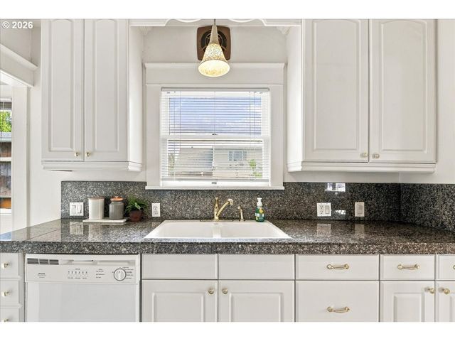 923 Hoffman St, Woodland, WA 98674