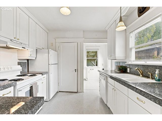 923 Hoffman St, Woodland, WA 98674