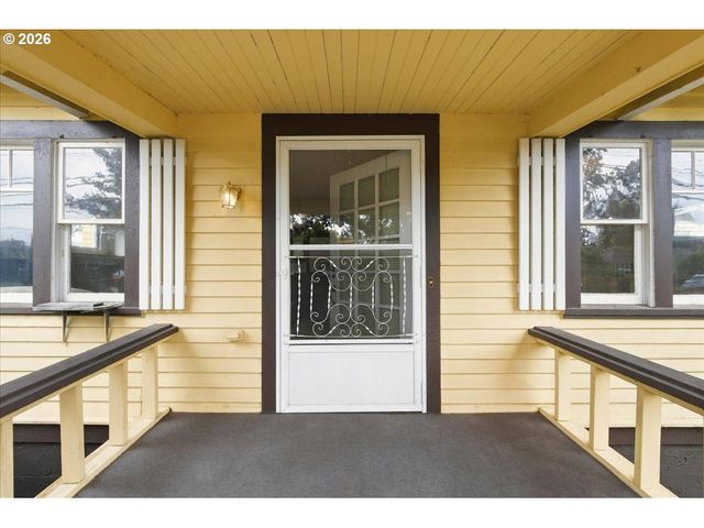 923 Hoffman St, Woodland, WA 98674