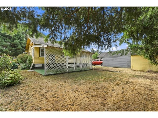 923 Hoffman St, Woodland, WA 98674