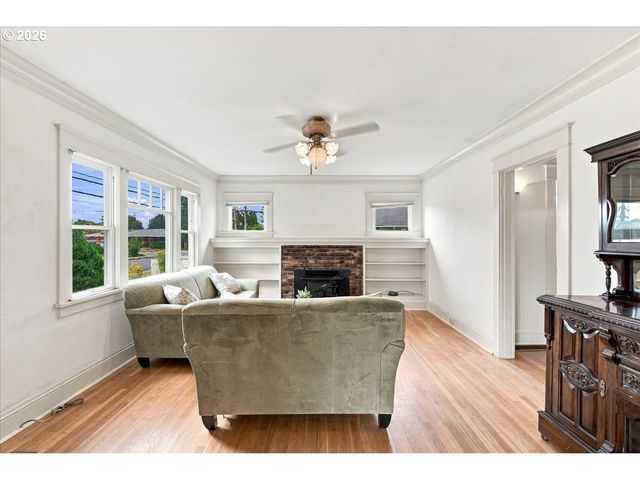 923 Hoffman St, Woodland, WA 98674