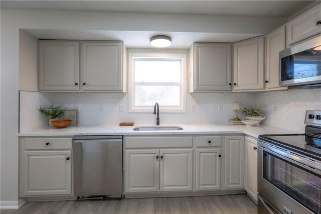 7708 NE 53rd Street, Kansas City, MO 64119