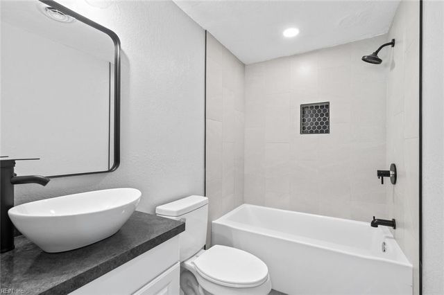 1512 Cronin DR, Hampton, VA 23663