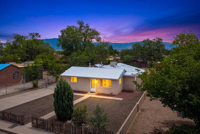 4920 La Cienega Street NW, Albuquerque, NM 87107