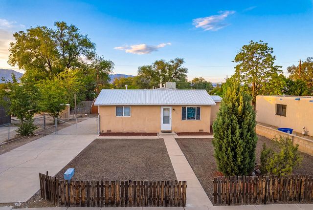 4920 La Cienega Street NW, Albuquerque, NM 87107