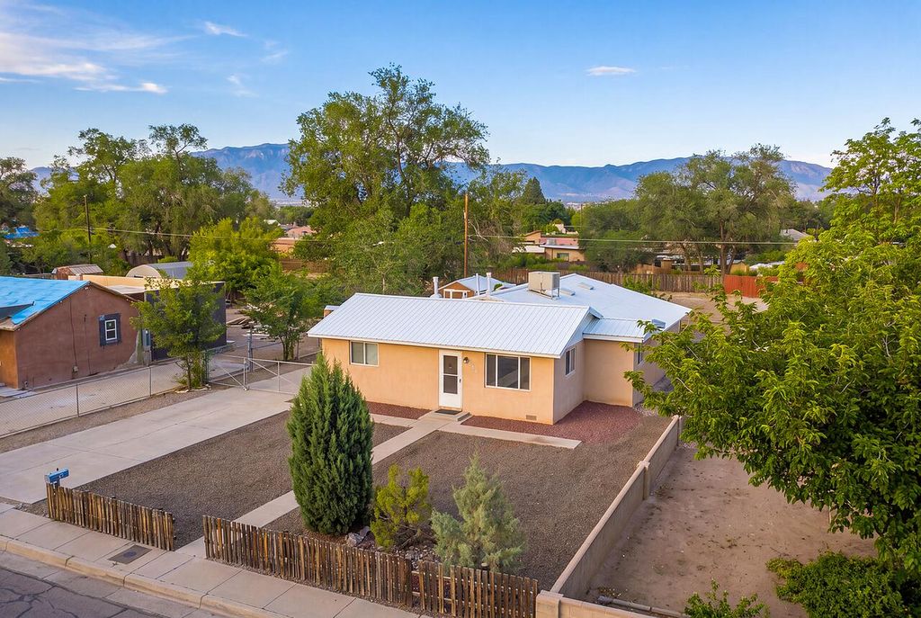 4920 La Cienega Street NW, Albuquerque, NM 87107