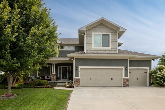 104 SW Greenbriar Drive, Blue Springs, MO 64064