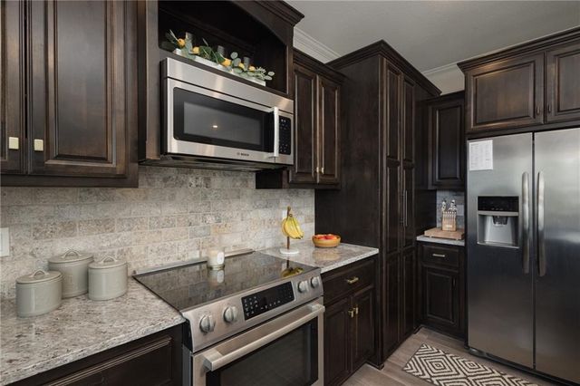 104 SW Greenbriar Drive, Blue Springs, MO 64064