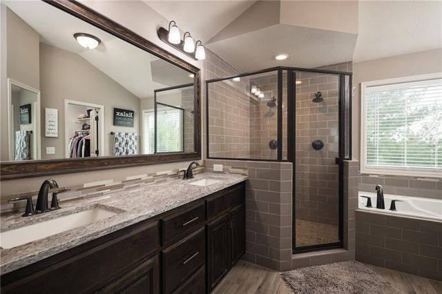 104 SW Greenbriar Drive, Blue Springs, MO 64064