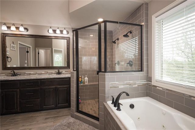 104 SW Greenbriar Drive, Blue Springs, MO 64064