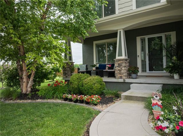 104 SW Greenbriar Drive, Blue Springs, MO 64064