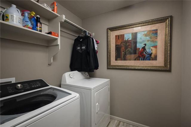 104 SW Greenbriar Drive, Blue Springs, MO 64064