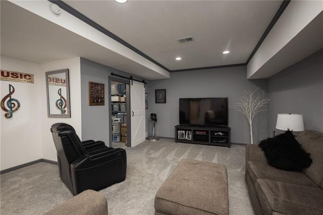 104 SW Greenbriar Drive, Blue Springs, MO 64064