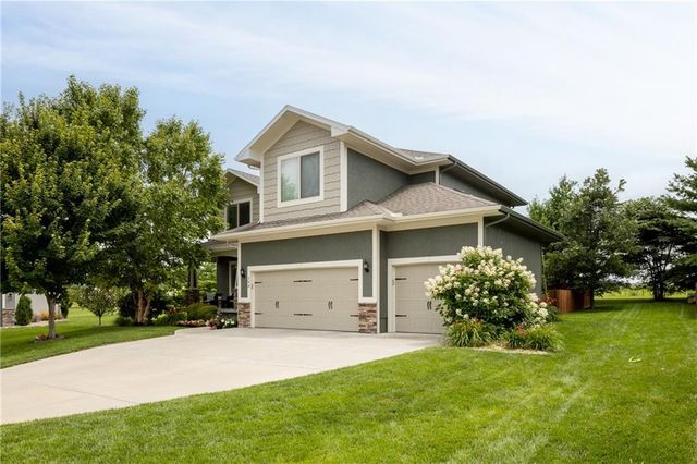 104 SW Greenbriar Drive, Blue Springs, MO 64064