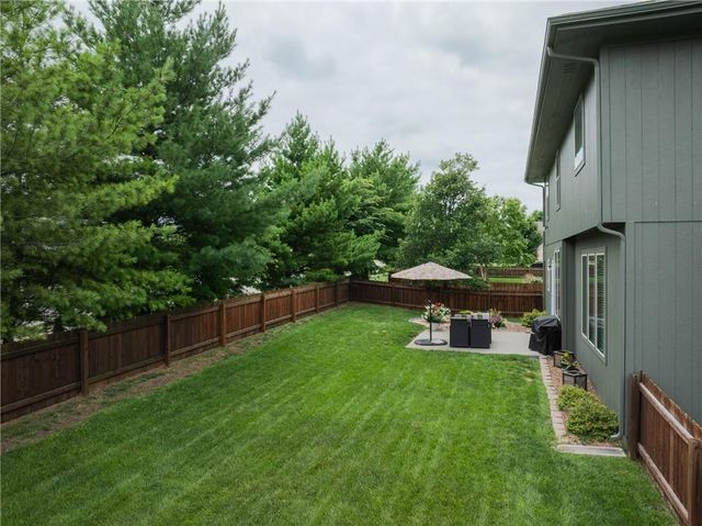 104 SW Greenbriar Drive, Blue Springs, MO 64064