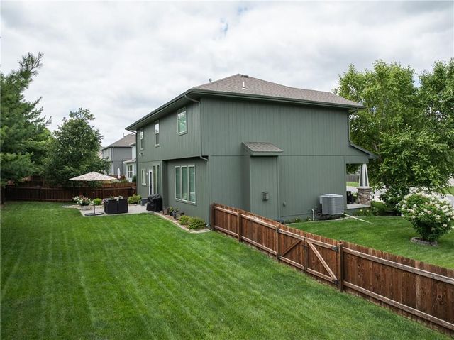 104 SW Greenbriar Drive, Blue Springs, MO 64064