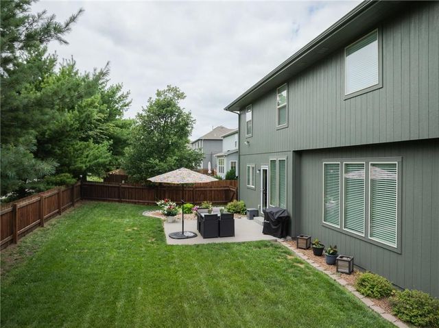 104 SW Greenbriar Drive, Blue Springs, MO 64064