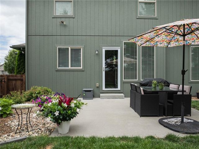 104 SW Greenbriar Drive, Blue Springs, MO 64064