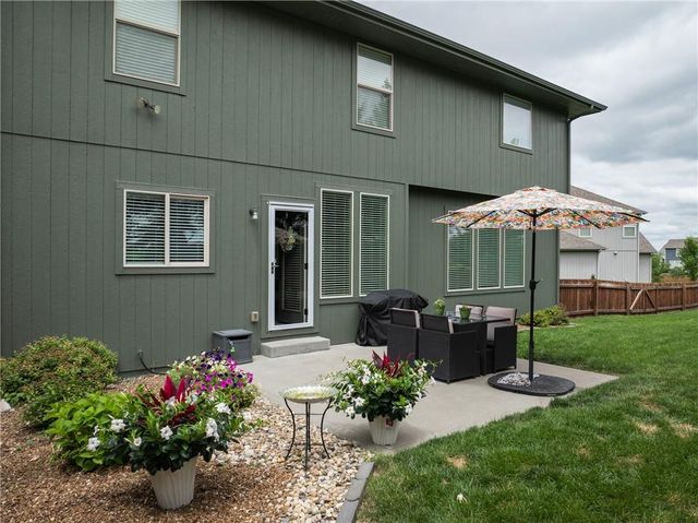 104 SW Greenbriar Drive, Blue Springs, MO 64064
