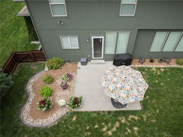 104 SW Greenbriar Drive, Blue Springs, MO 64064