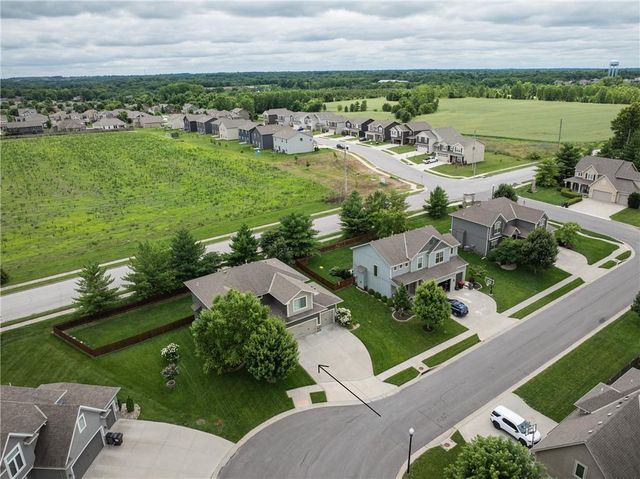 104 SW Greenbriar Drive, Blue Springs, MO 64064