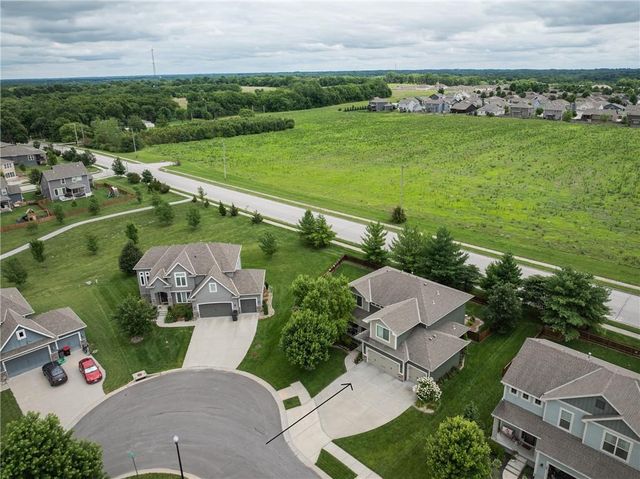 104 SW Greenbriar Drive, Blue Springs, MO 64064