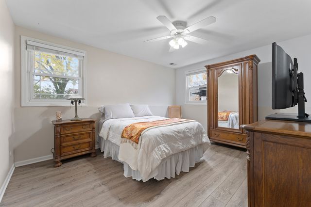 309 Plymouth Lane NW, Bloomingdale, IL 60108