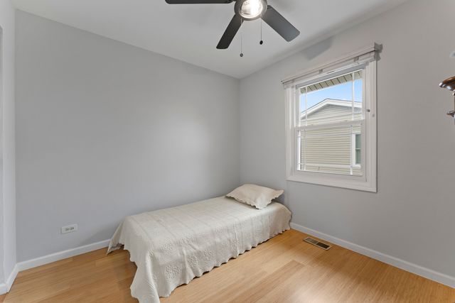 309 Plymouth Lane NW, Bloomingdale, IL 60108