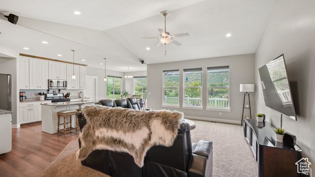 209 N ELK RIDGE DR, Elk Ridge, UT 84651