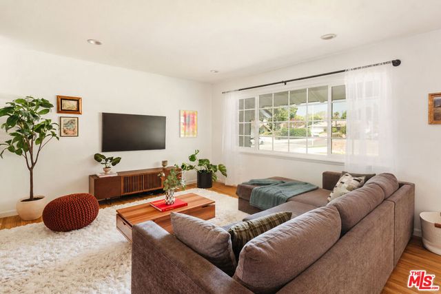 11530 Swinton Avenue, Granada Hills, CA 91344