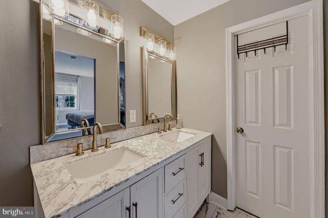 21 HUNTINGDON WAY, Sewell, NJ 08080
