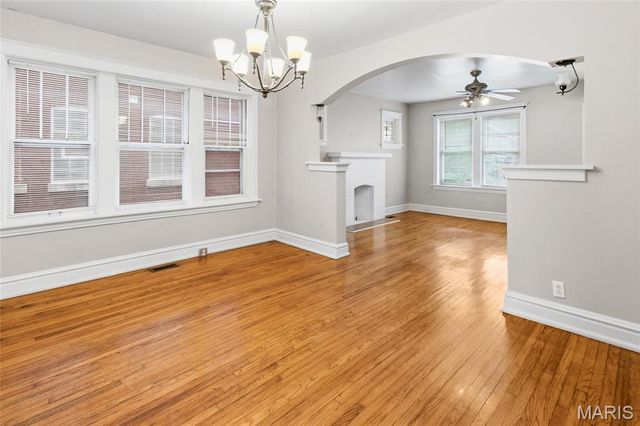 4947 Murdoch Avenue, St Louis, MO 63109