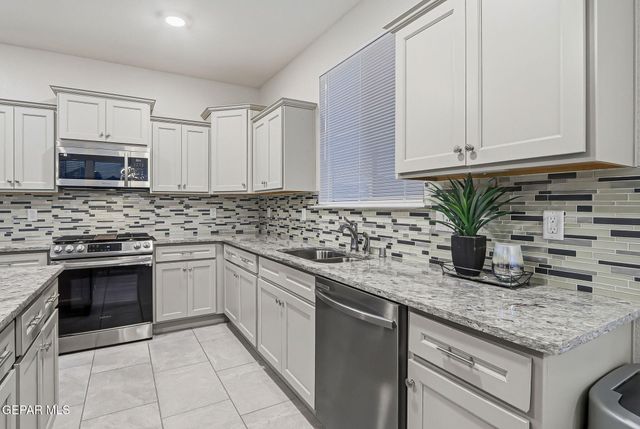 1800 RITZY LOU Place, El Paso, TX 79928