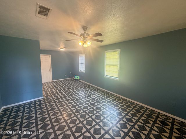 2438 Kingston Avenue, Jackson, MS 39213