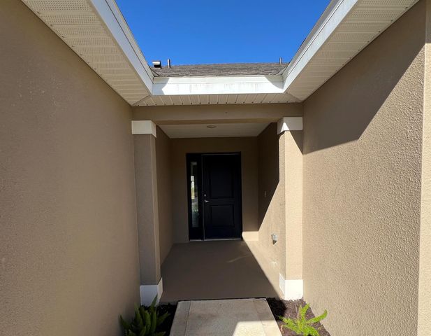 8638 Giovanni Avenue, Fort Pierce, FL 34951