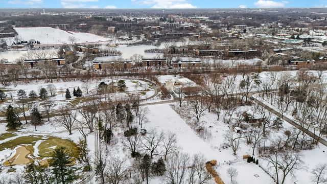 5609 River Road, Lisle, IL 60532