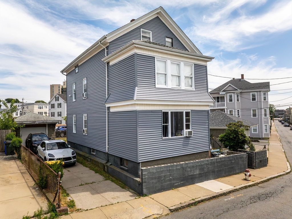 52 Raymond St, Fall River, MA 02723