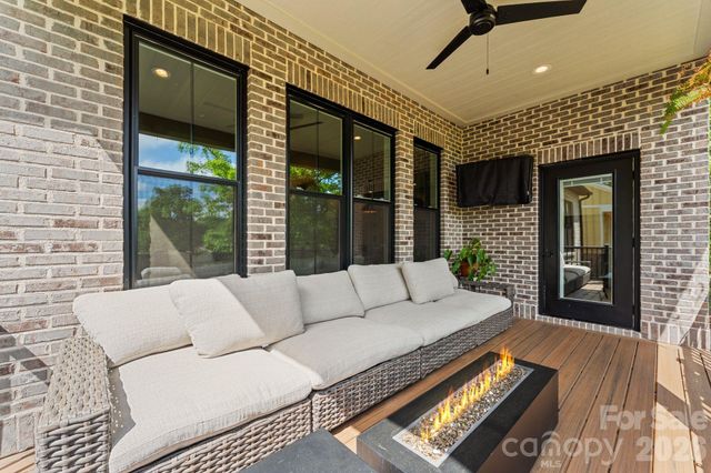 1116 Players Ridge Road, Hickory, NC 28601