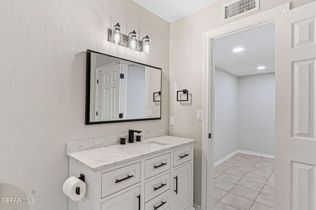 8921 GEMOTES Place, El Paso, TX 79907