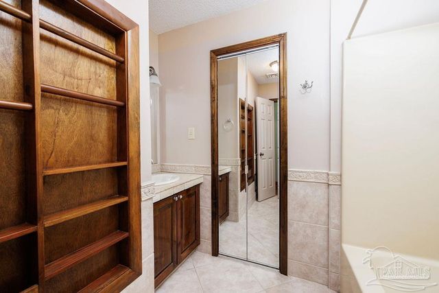 5425 Windham Rd, Milton, FL 32570