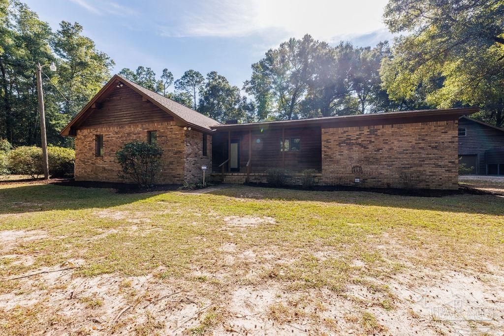 5425 Windham Rd, Milton, FL 32570