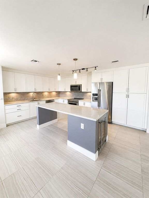 215 N New River Drive E 310, Fort Lauderdale, FL 33301