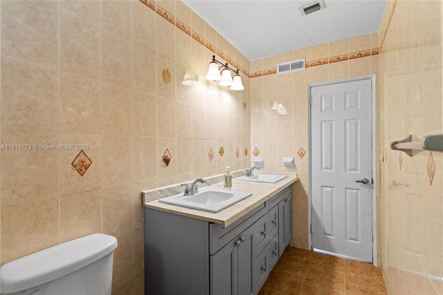 19631 NW 6th Ct, Miami Gardens, FL 33169