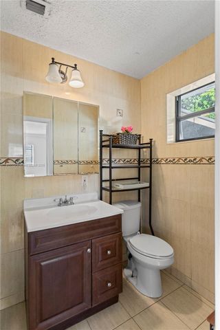 19631 NW 6th Ct, Miami Gardens, FL 33169