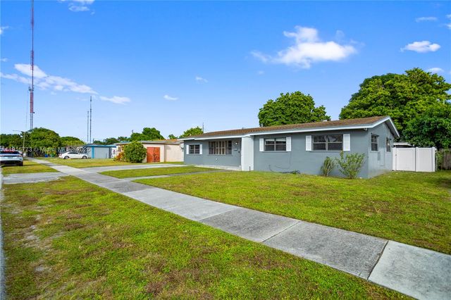 19631 NW 6th Ct, Miami Gardens, FL 33169