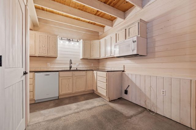 921 E 477th Road, Bolivar, MO 65613