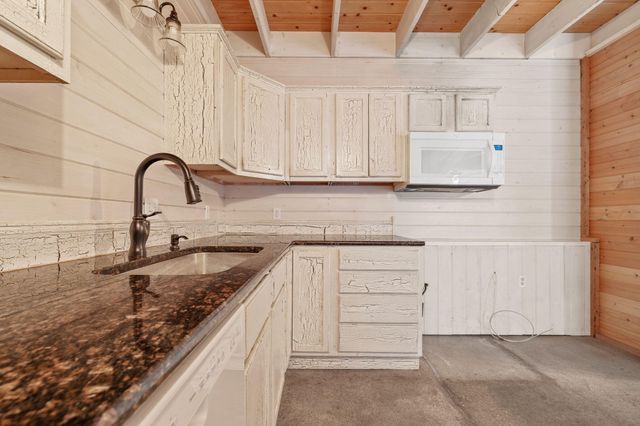 921 E 477th Road, Bolivar, MO 65613